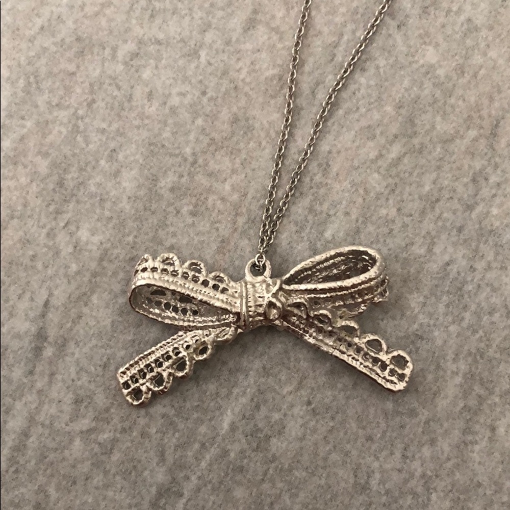 Bow Necklace